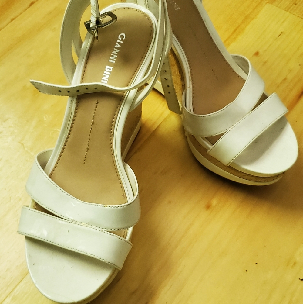 Gianni Bini White Sandal Wedges size 9M